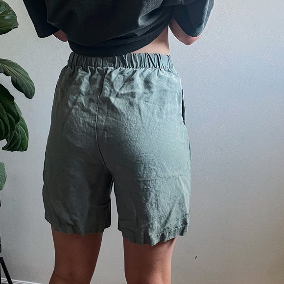 10 Tree Green Shorts - Picture 3 of 6